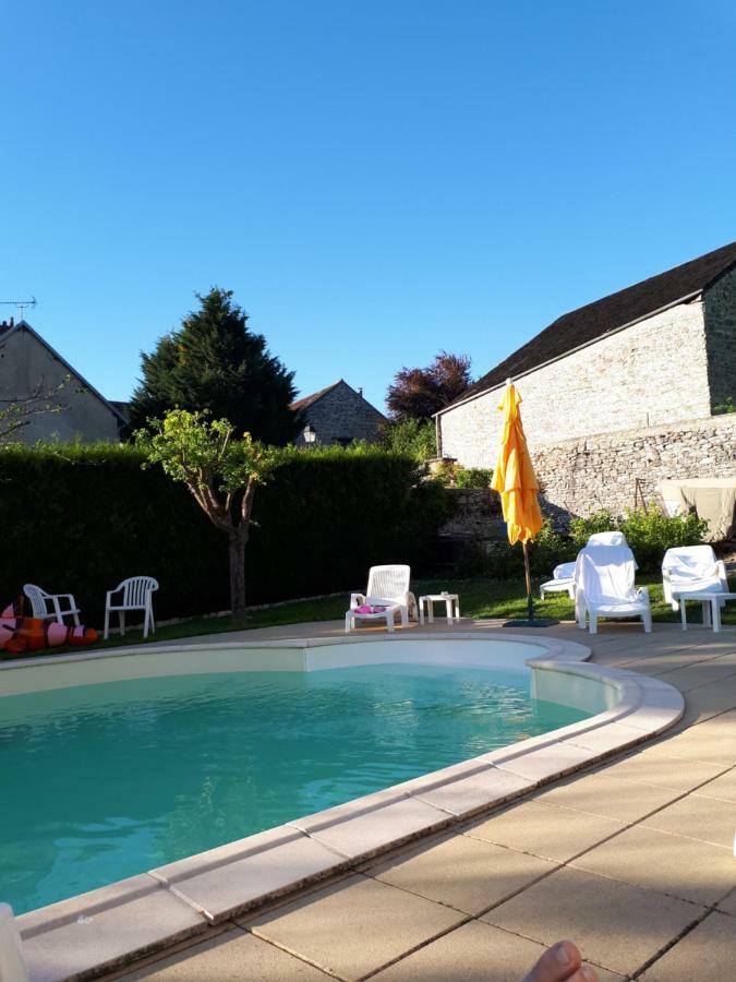 Au Chat Perche Mareil-sur-Mauldre Exterior photo
